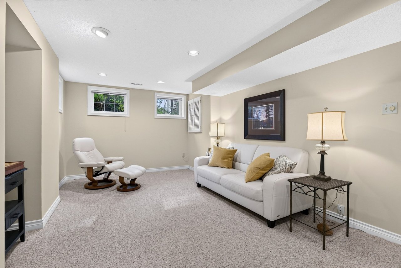Executive Millcroft Townhome