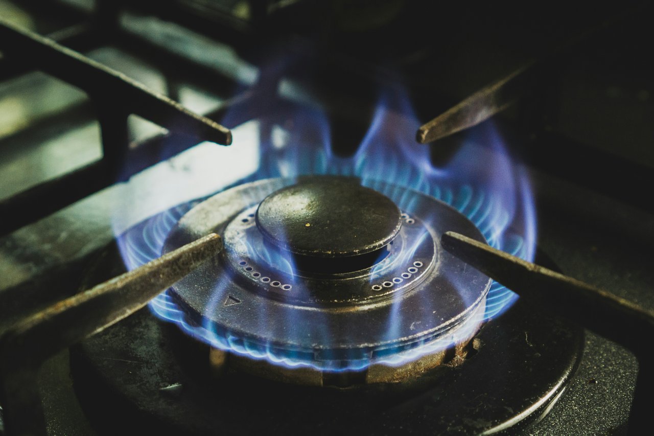 Gas vs Induction vs Electric Cooktops: What Westchester & Chappaqua Homebuyers Should Know