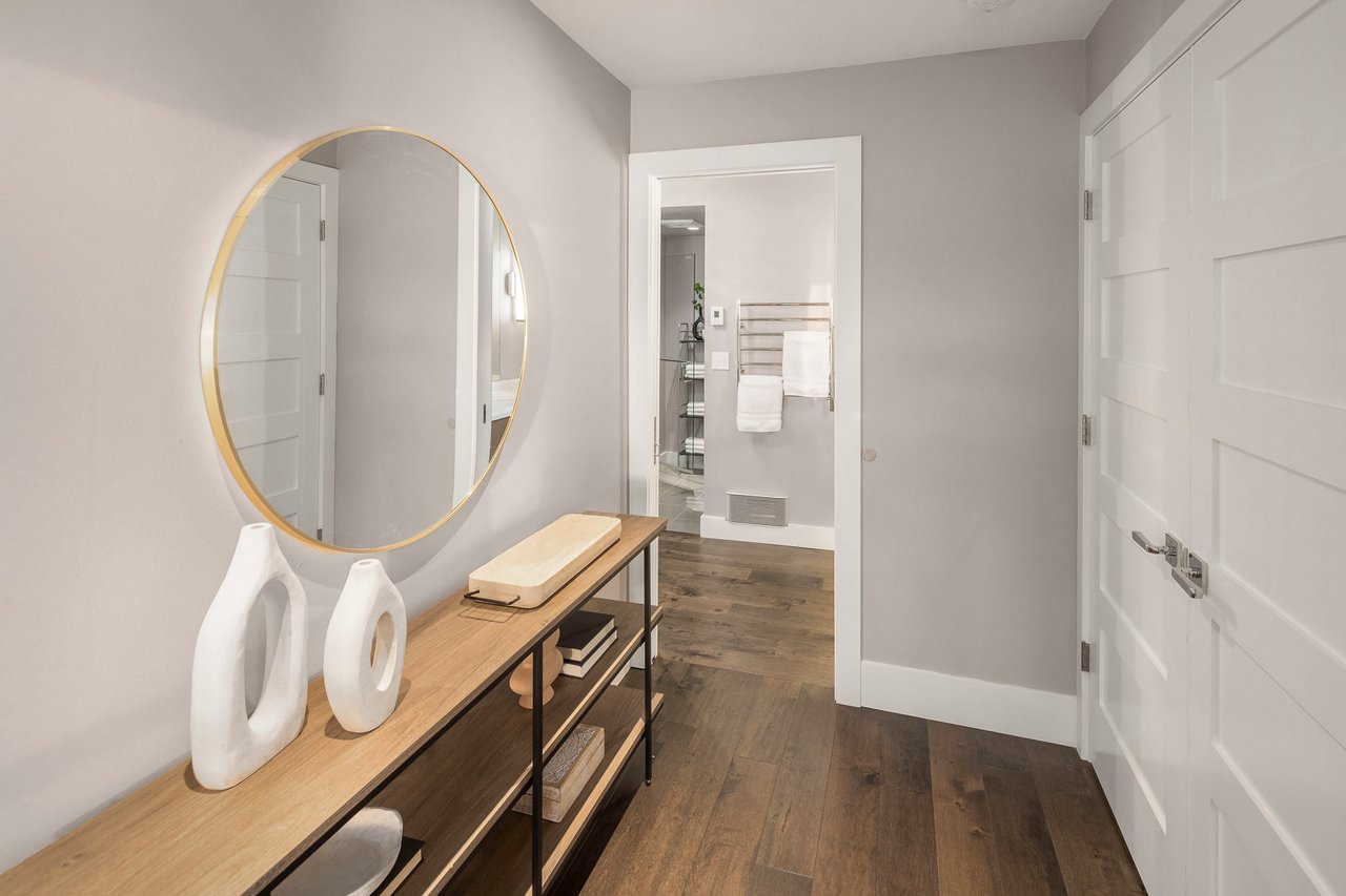 827 Lake Street S Unit: 208