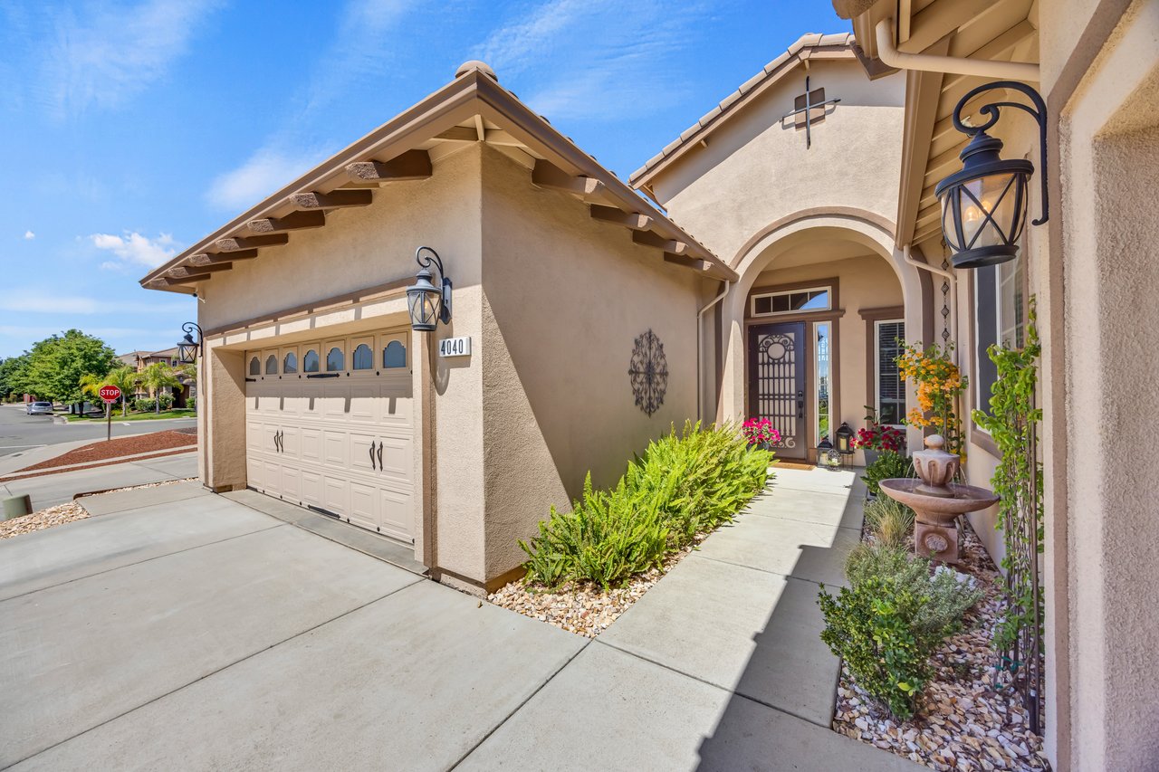 4040 Borderlands Dr