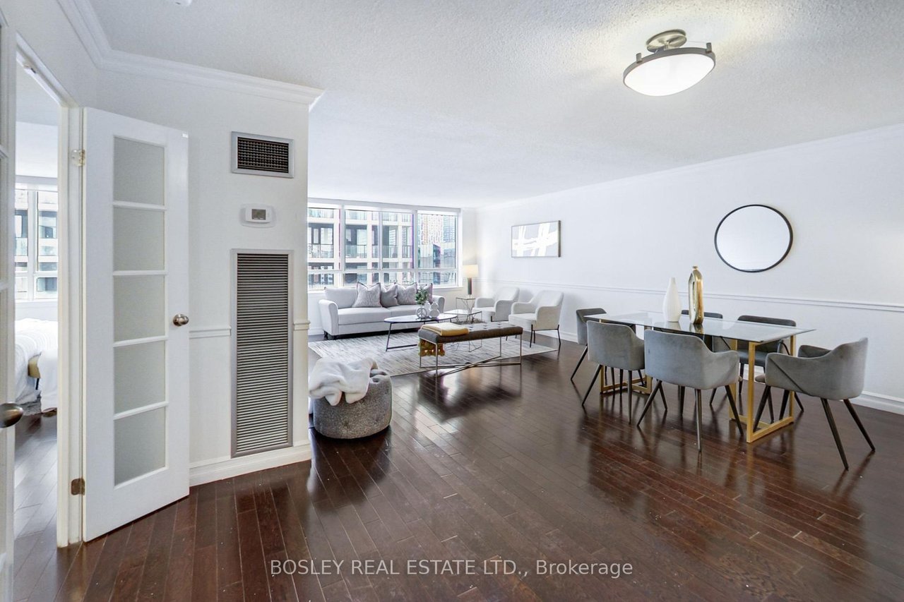 633 Bay St 2005