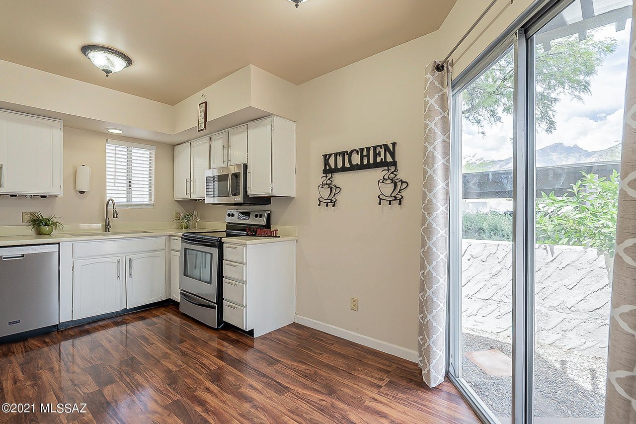 5582 N La Casita Dr