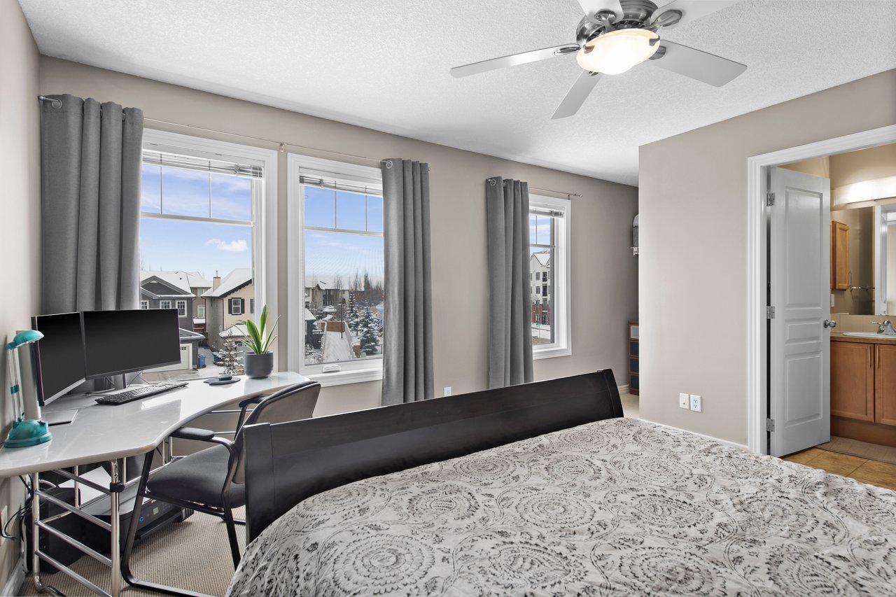 8910 Royal Oak Way NW