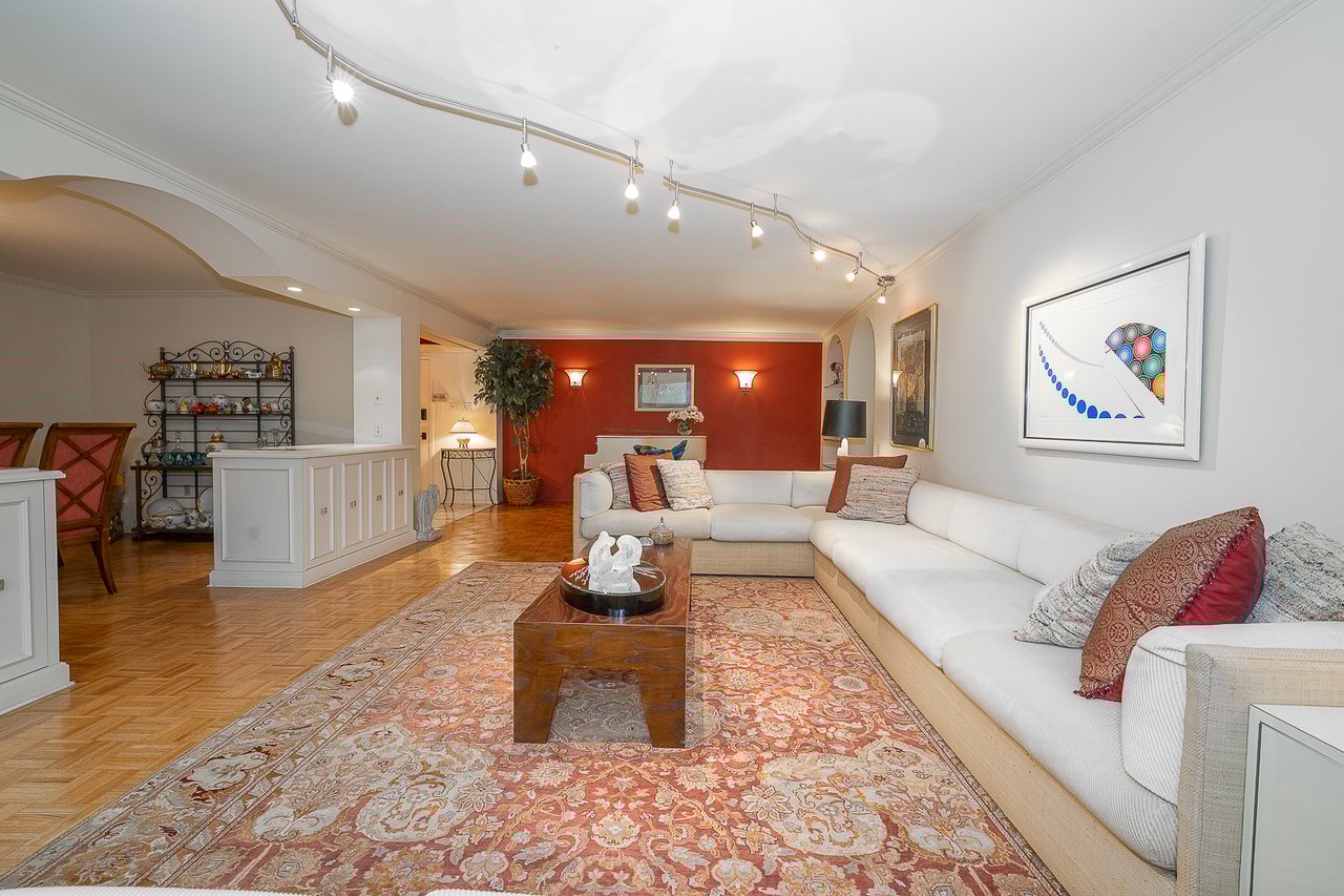 Price Improvement!!! Fab 3 bed 2.5 bath Main Line Condo