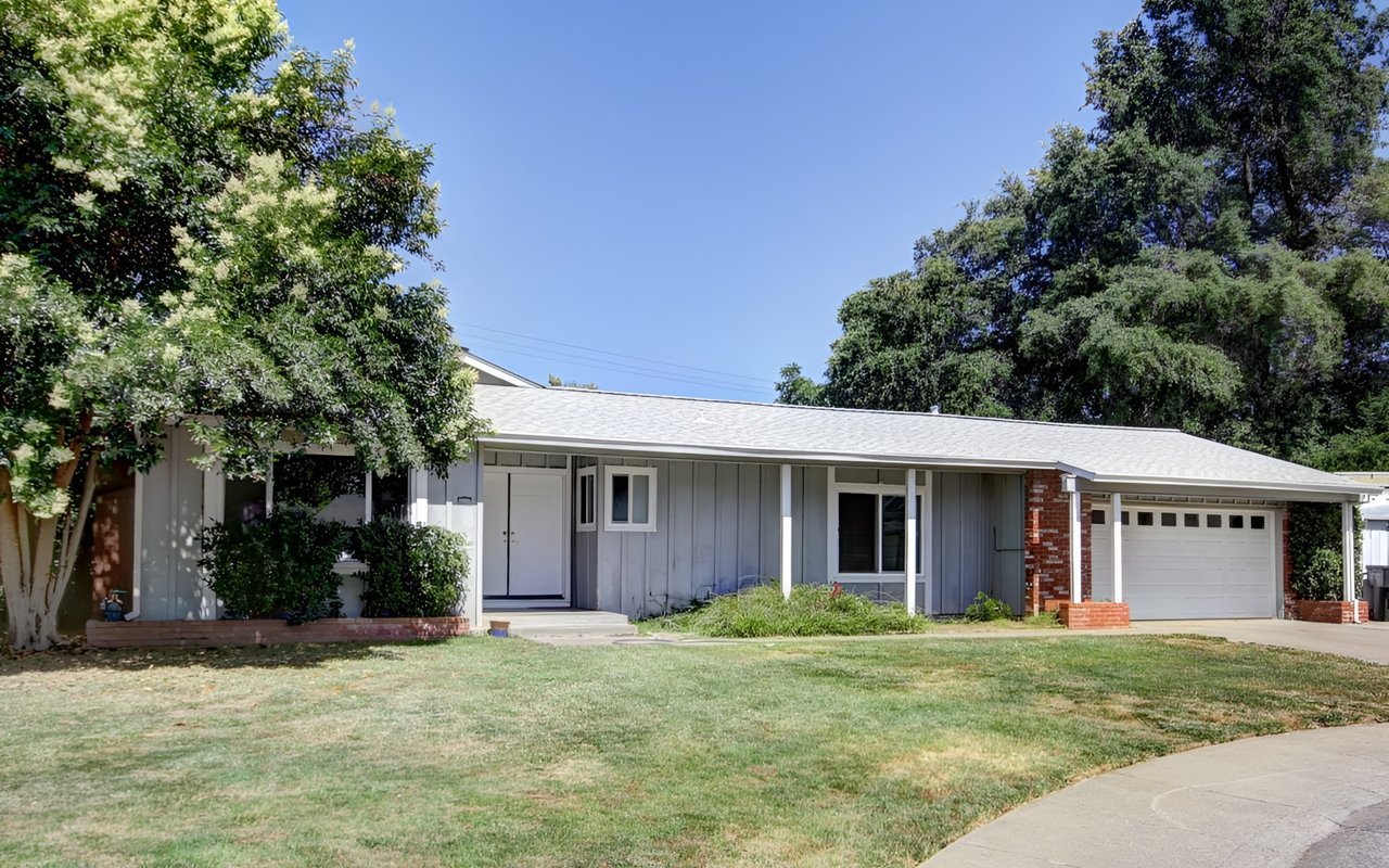 Just Listed! Fixer with The Biggest Lot in College Greens/glenbrook!