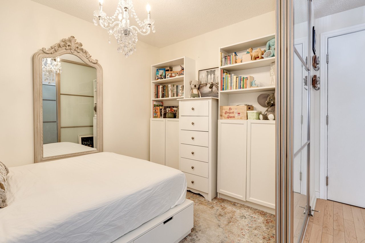 250 Wellington St W 535