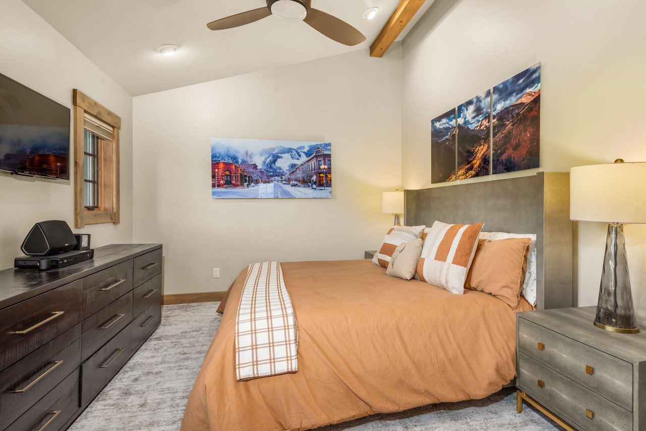 Shadowrock Townhome with Stunning Mountain Views