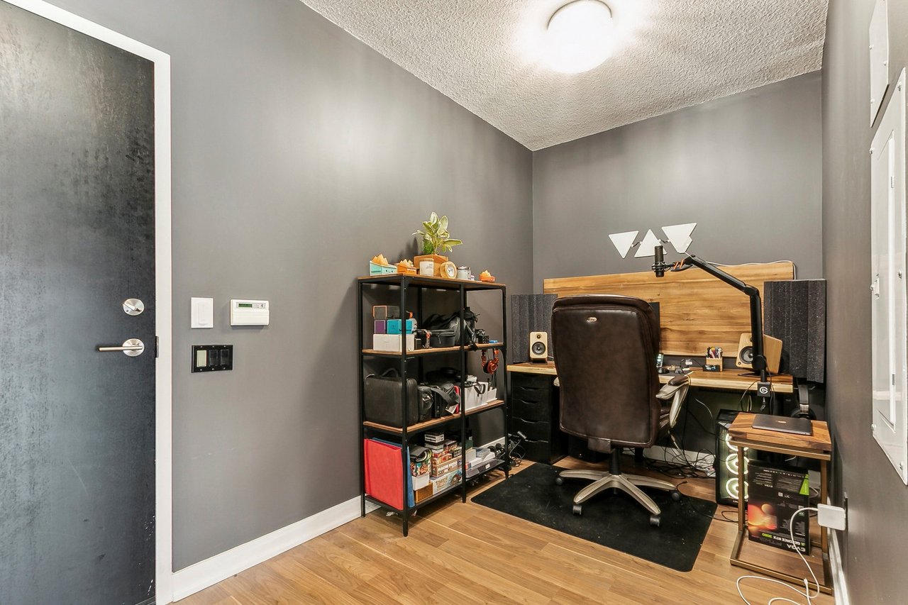 775 King St W Unit: 906