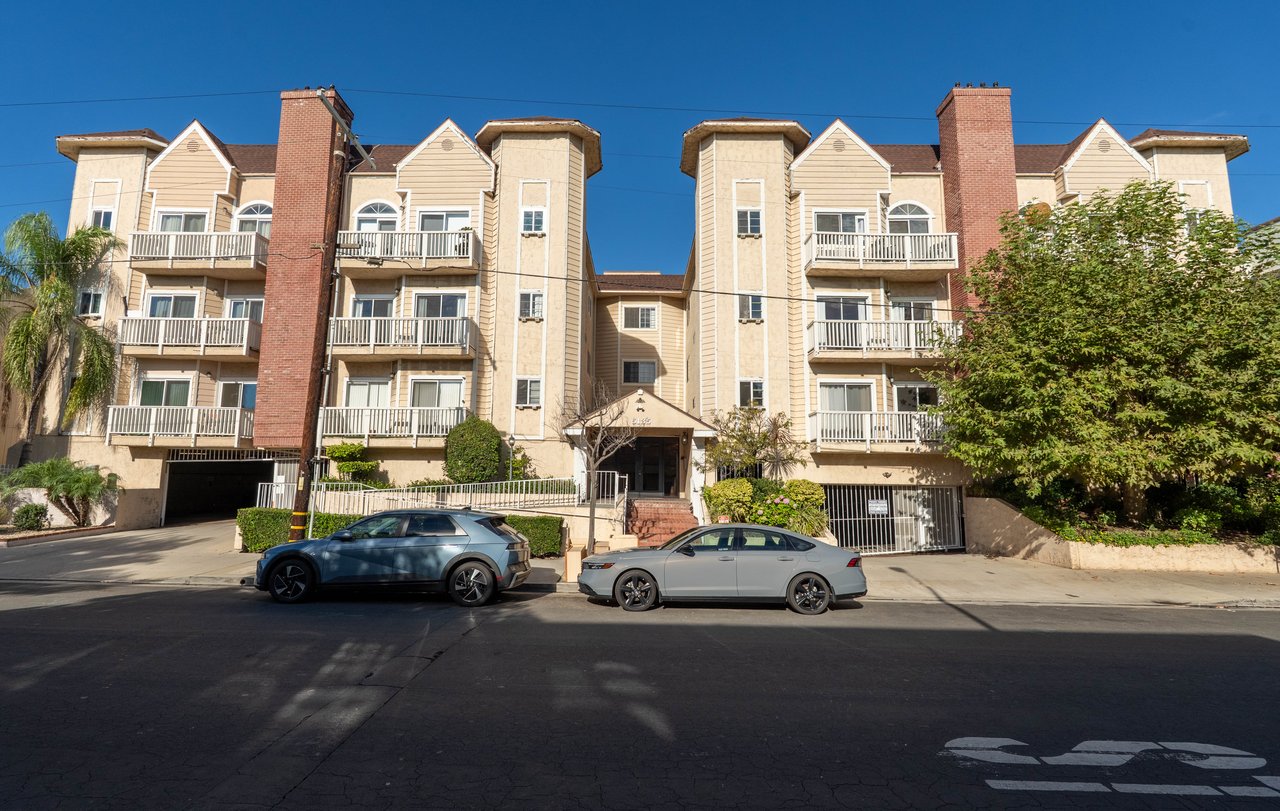 5135 Zelzah Ave #305