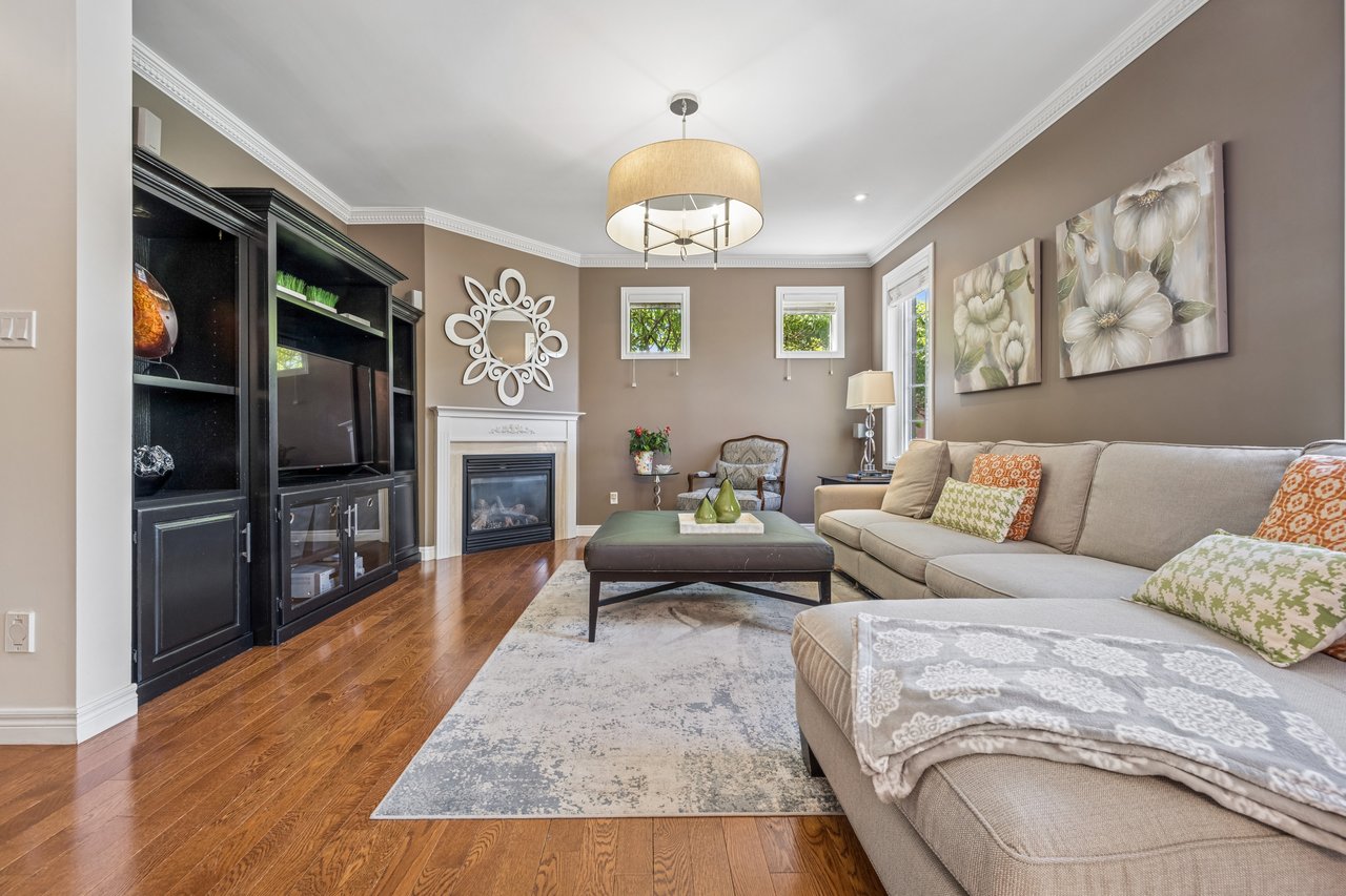 2283 Briargrove Circle, Oakville, ON