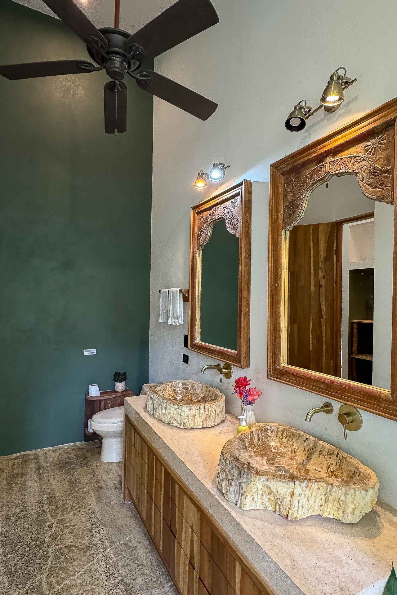 Furnished and Turnkey Home Rainforest Villa with Pool and Creek