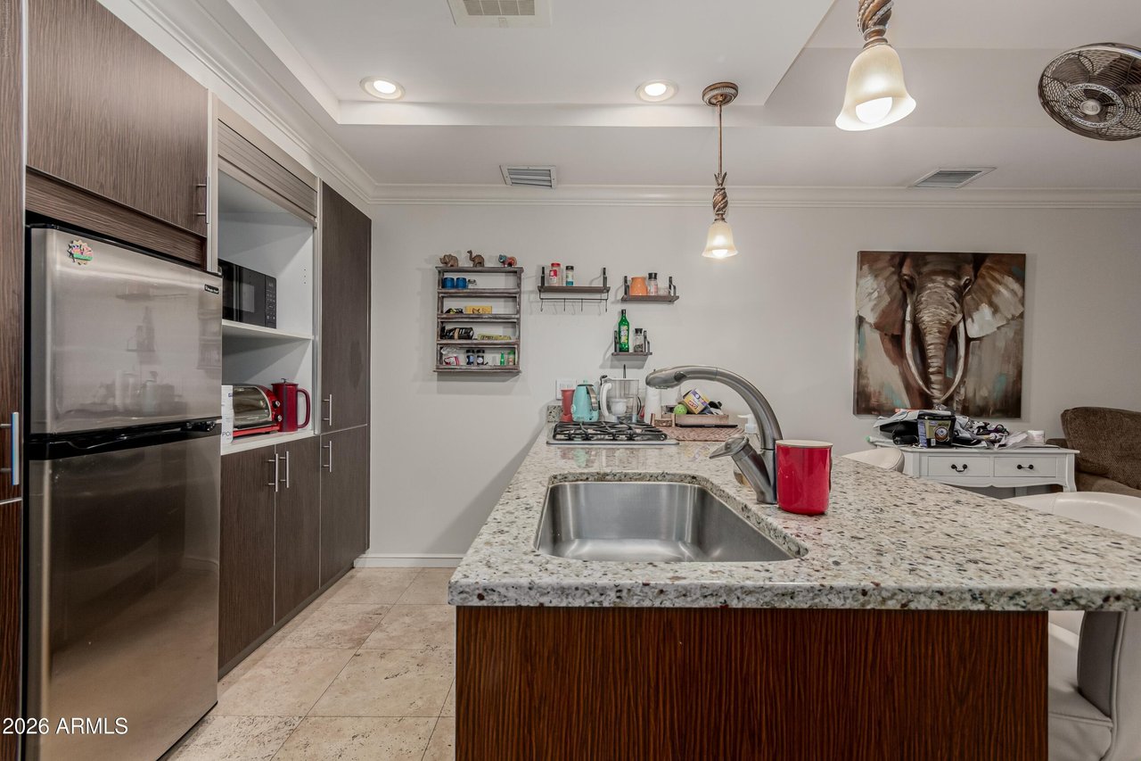 7137 E Rancho Vista Dr, #1008