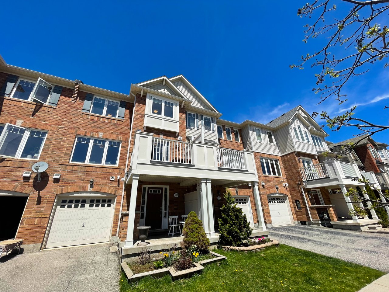 877 Willingdon Cres