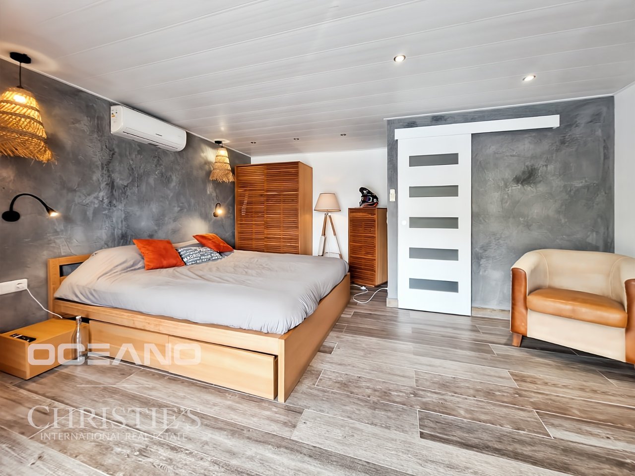 Magnificent sea-view villa + 3 bungalows