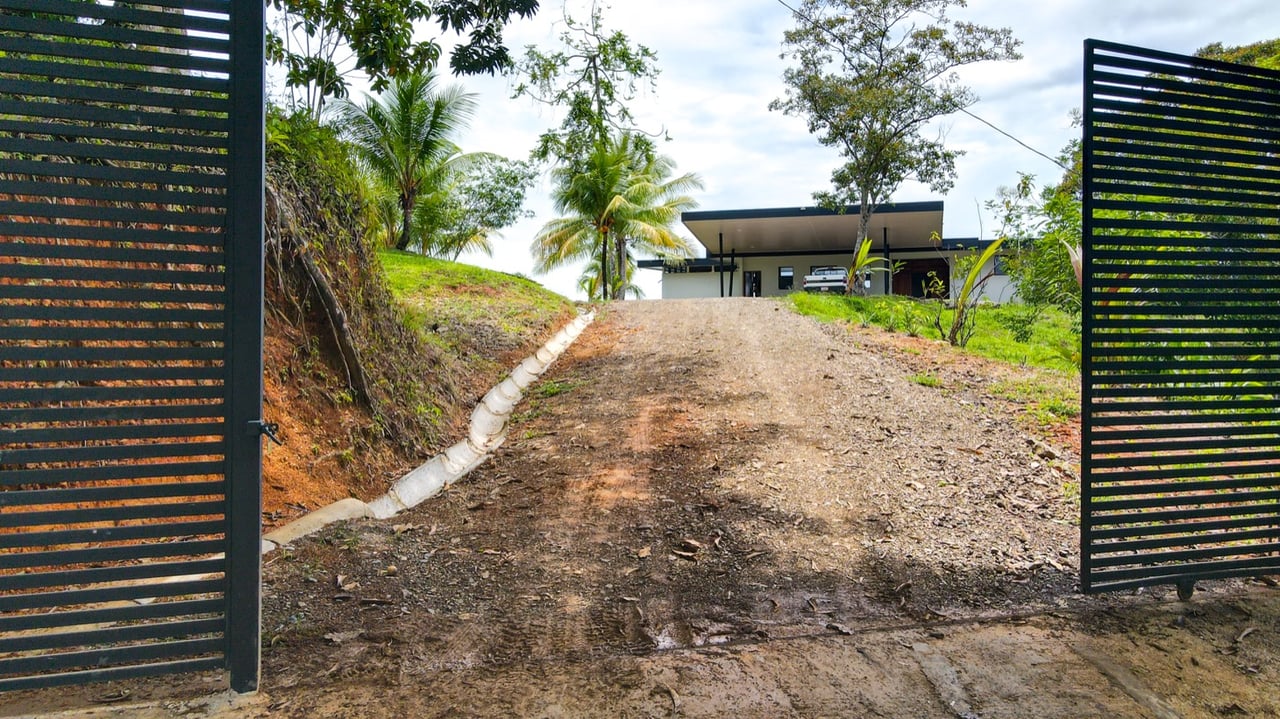 Spectacular Ocean View, Giant Resort Site, New Private Preserve Home perched on the Ojochal Front Ridge