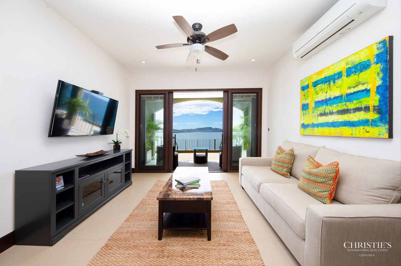 360 - 305 Splendor Condo