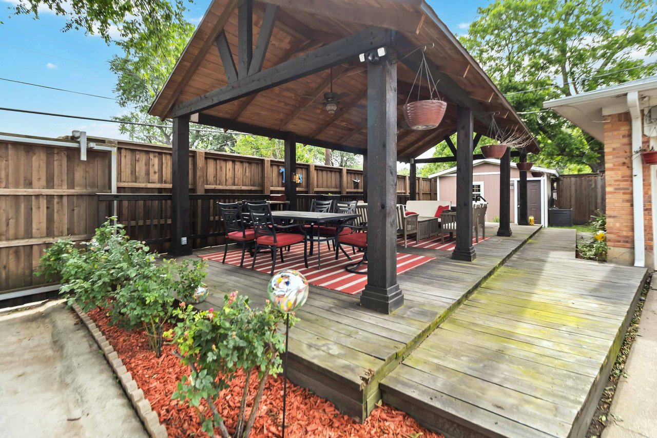 5818 Meadowick Dr
