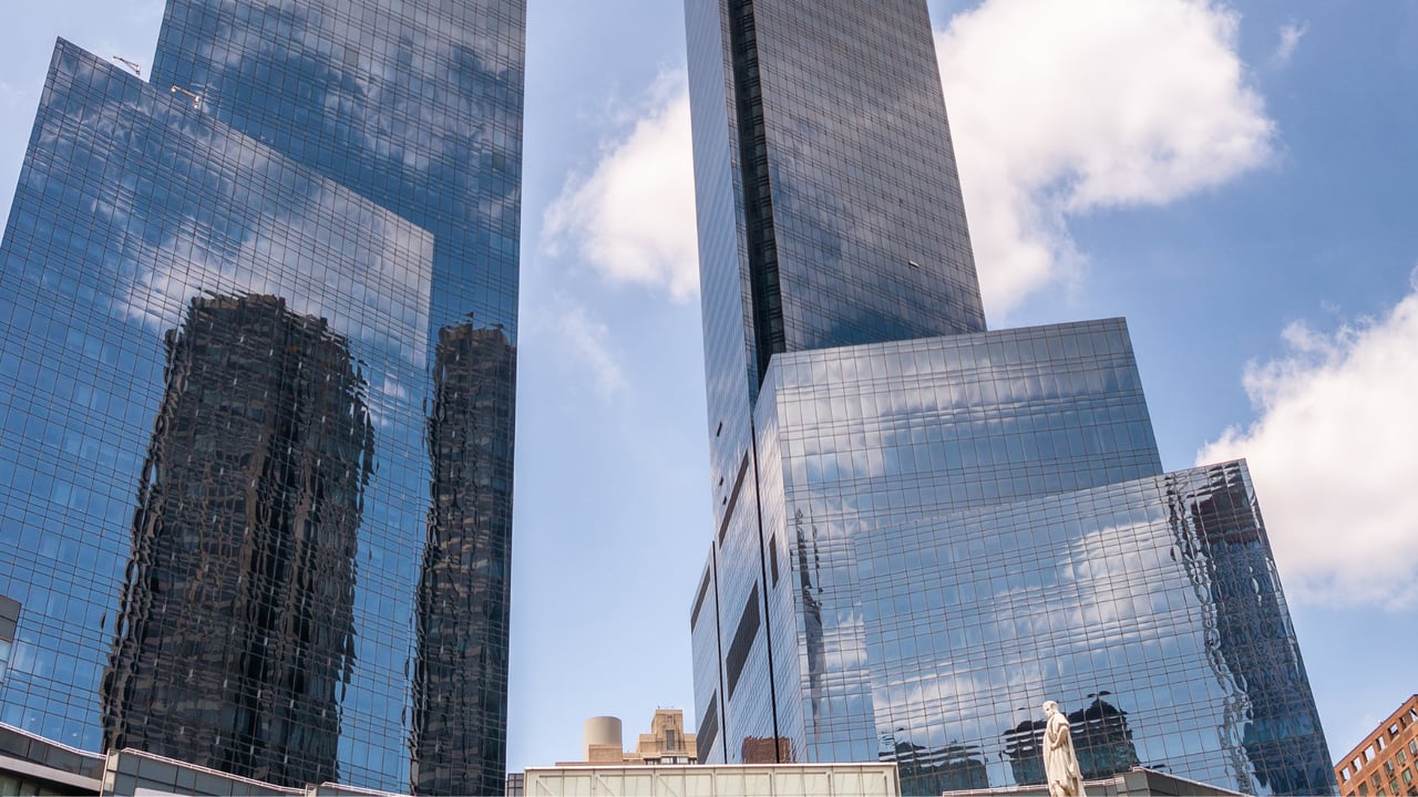 How Staying Consistent Online Builds Trust in the Manhattan Housing Market