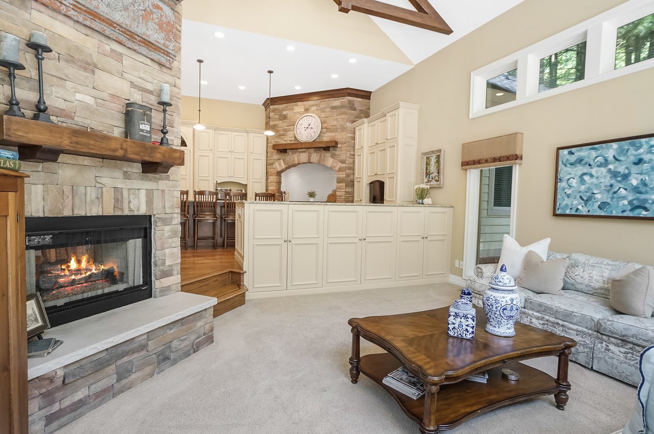 12172 Woodline