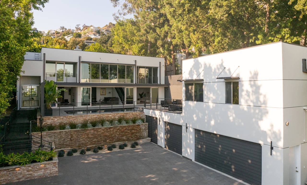 1545 Sunset Plaza Dr