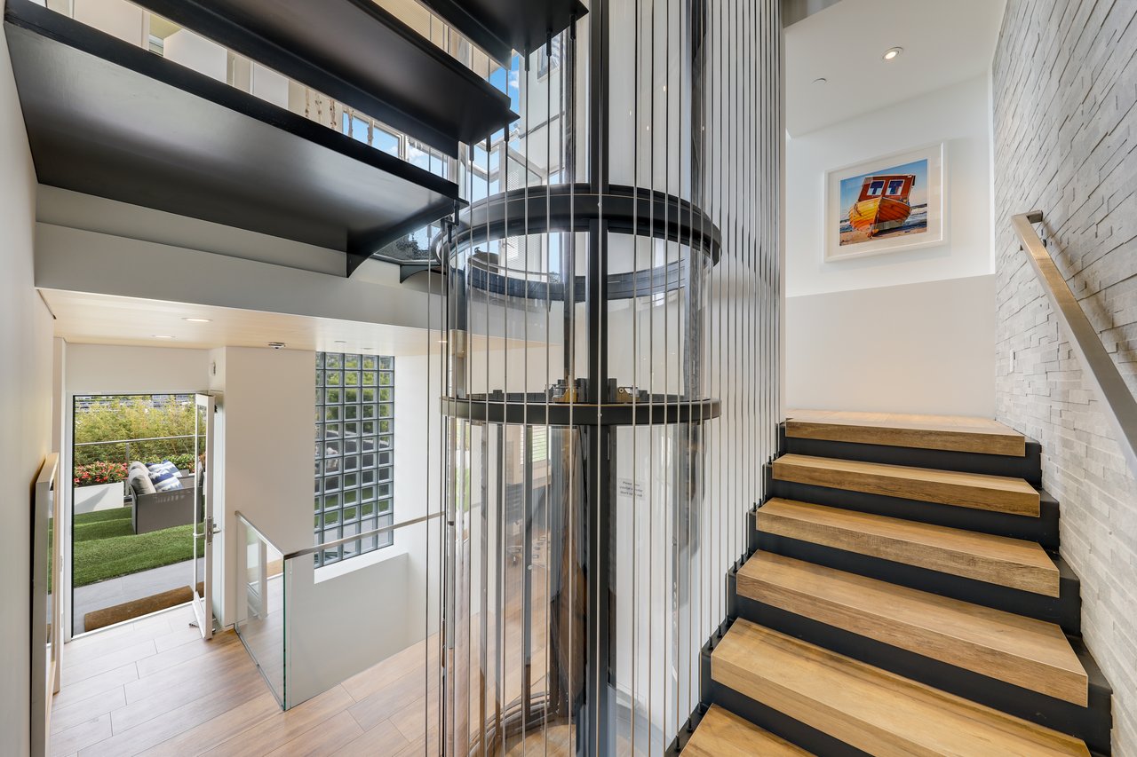 22 Atwood Ave