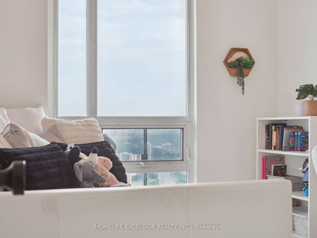 PENTHOUSE IN EMERALD CITY 