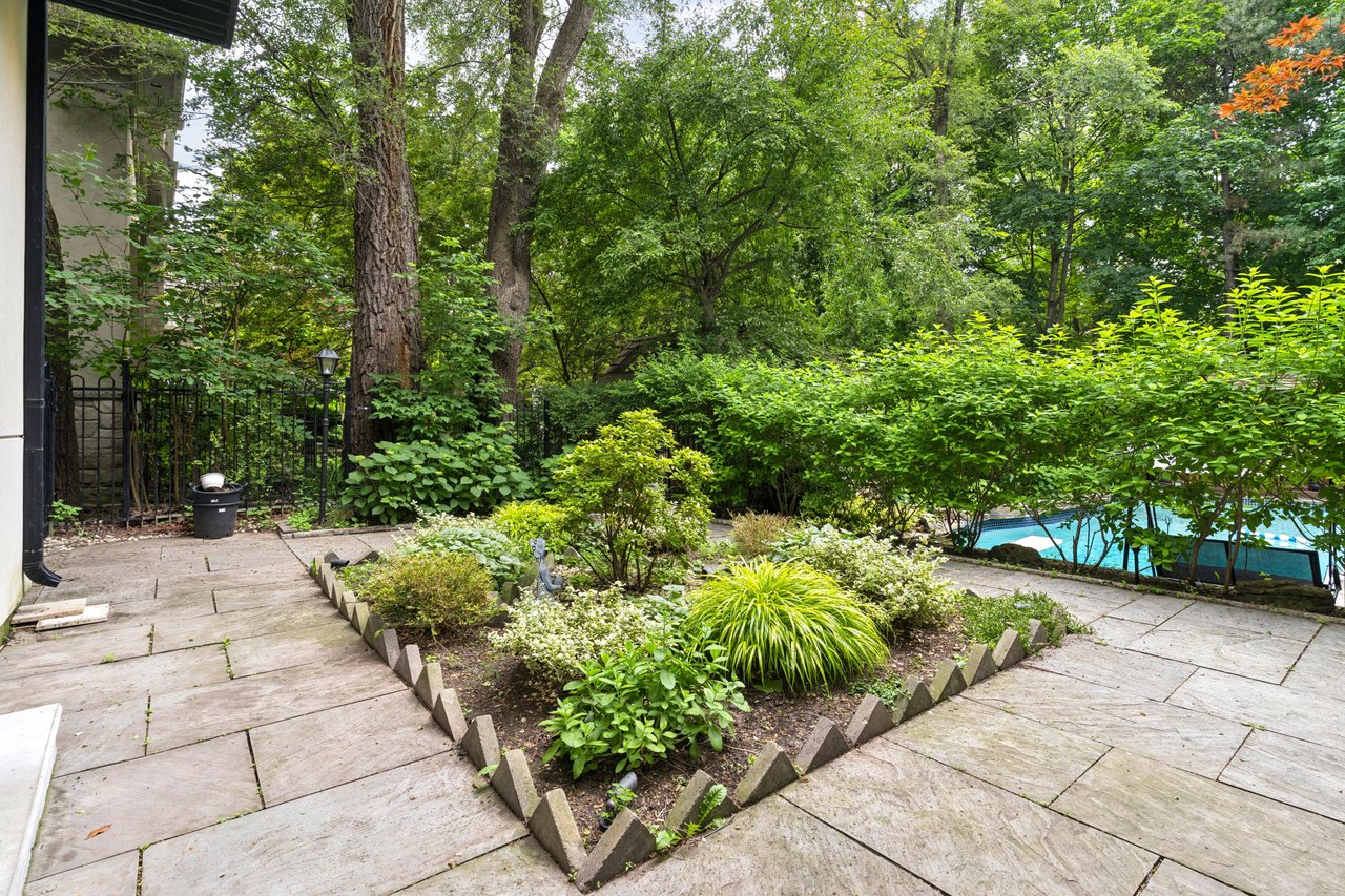 150 Sandringham Drive