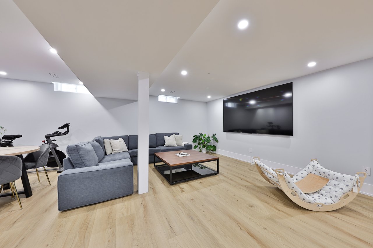 1506 Newlands Crescent, Burlington