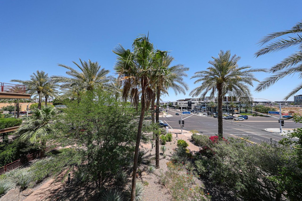 7157 E Rancho Vista Dr, #3006