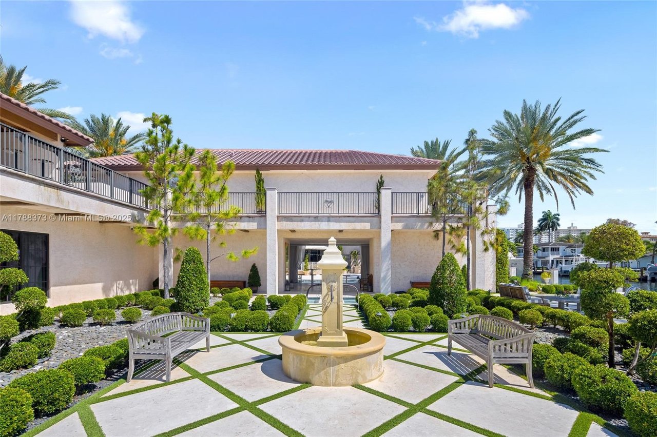 600 Isle Of Palms Dr