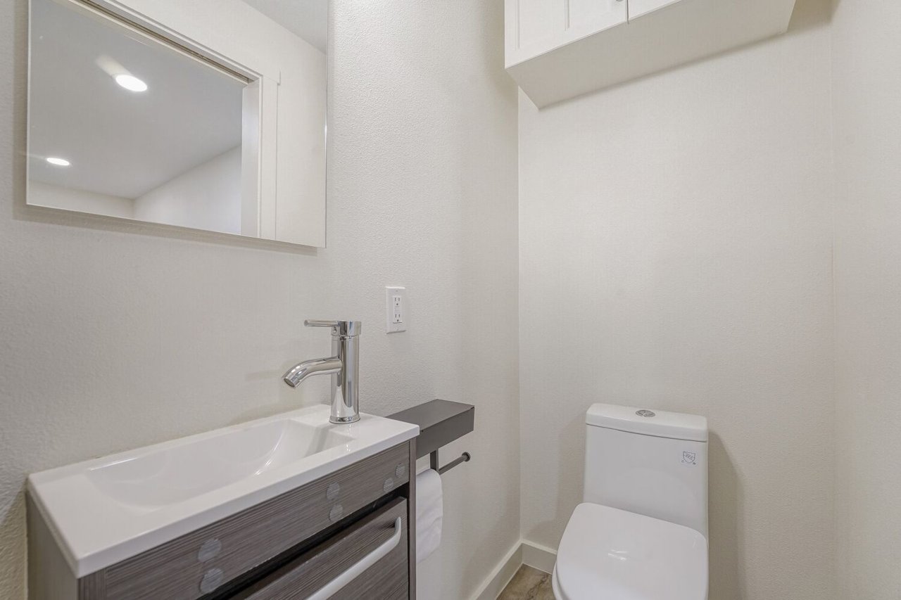 9632 S 216th St, Kent, WA 98031