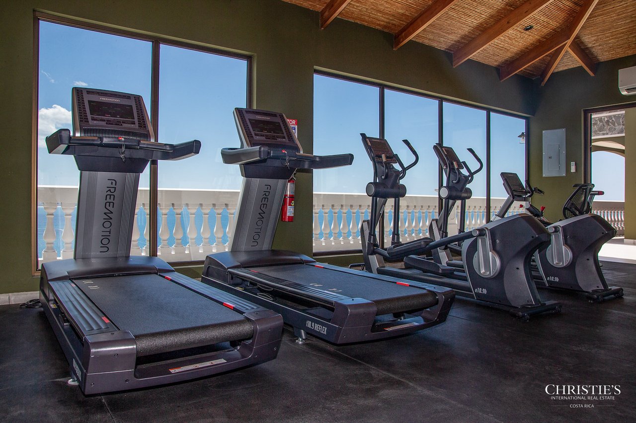 360 - 305 Splendor Condo