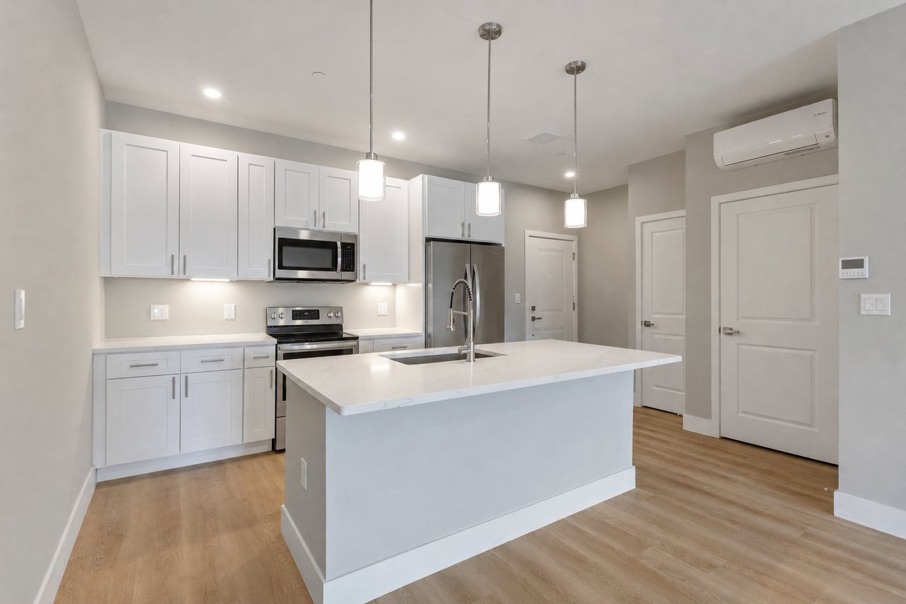 298 Main Street, 2F