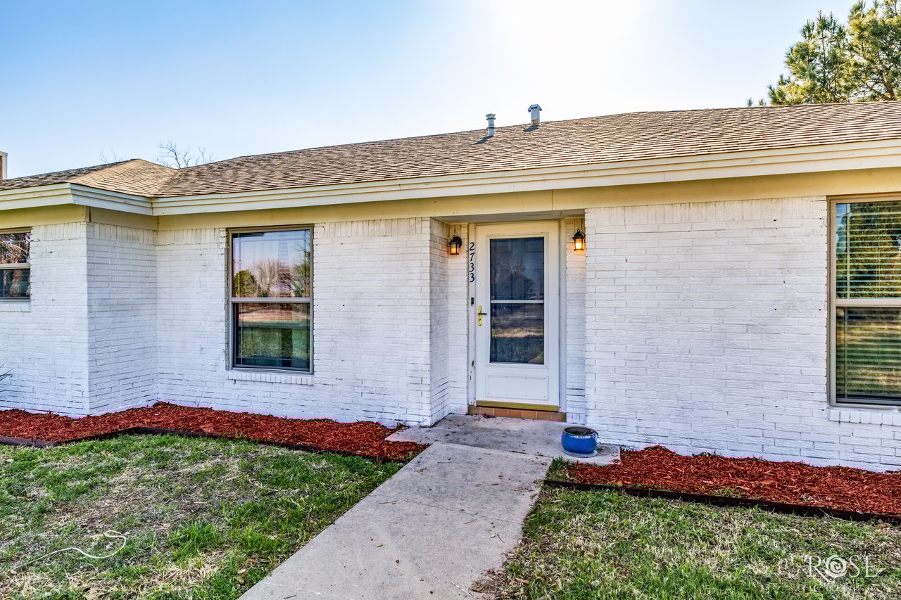 2733 Janie Ln
