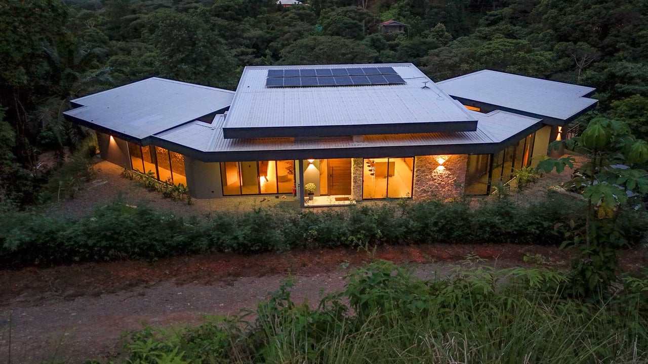 Ojochal Modern Jungle Home with Infinity Pool & Mountain Views