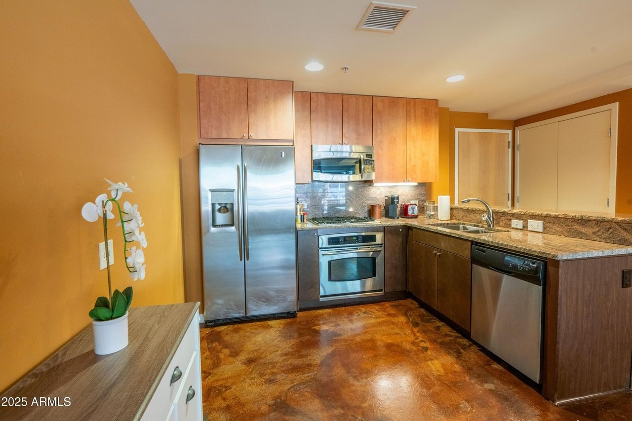7137 E Rancho Vista Dr, #3003