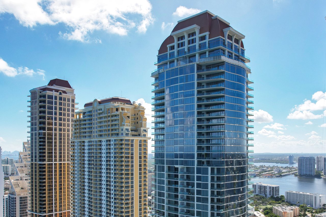 17901 Collins Ave # 3003