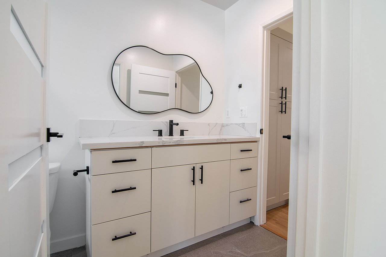 166 3/4 S Sycamore Ave | ADU