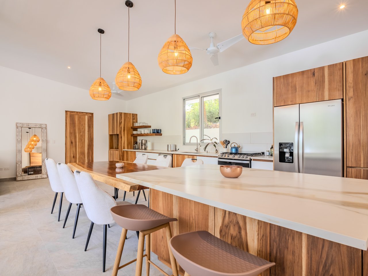 An Exclusive, Sunny Ridge-Top 4-Bed Designer House With Unforgettable Mountain & Jungle Views