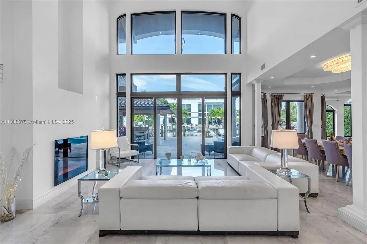 2085-keystone-blvd-north-miami-fl-home-sold-living-area