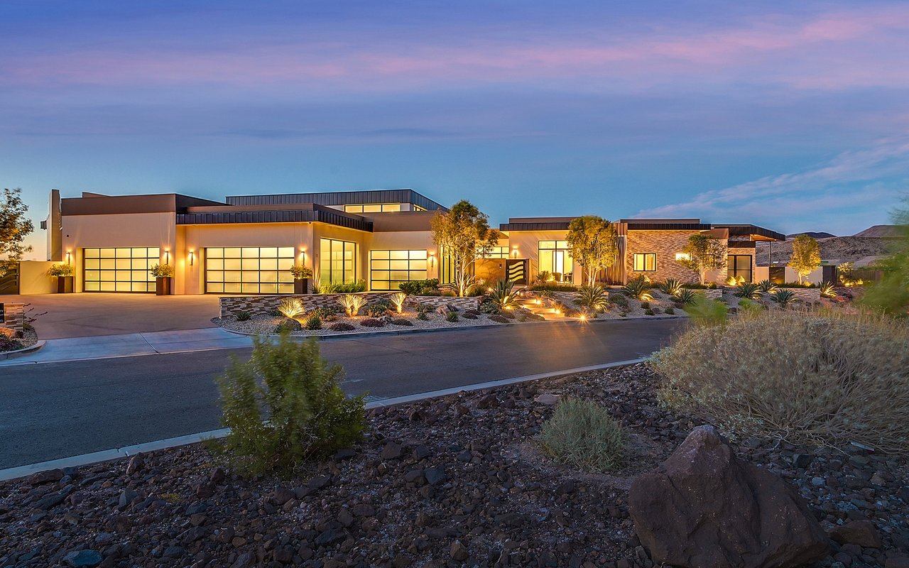 Luxury Living at 1 Rockstream Drive in Ascaya
