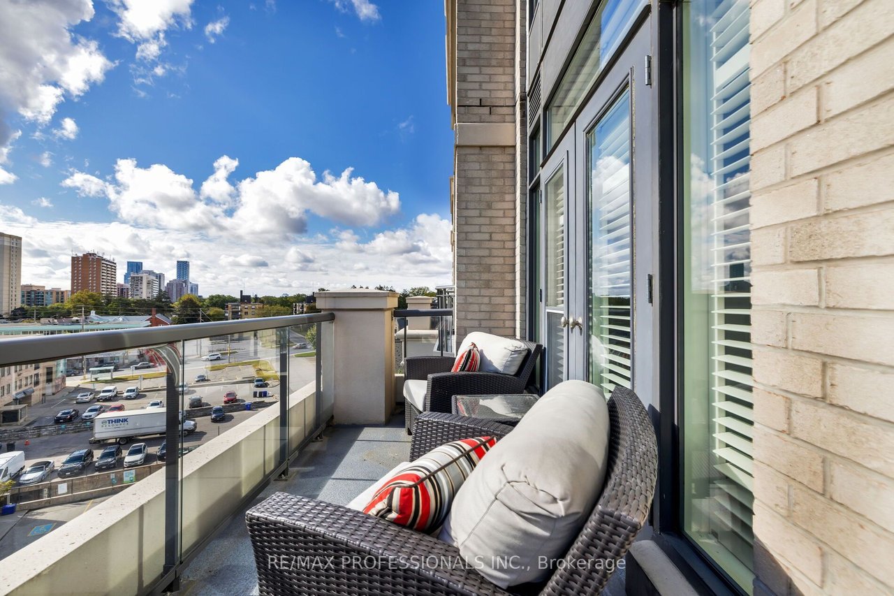 CONDO LIVING IN LUXURY 