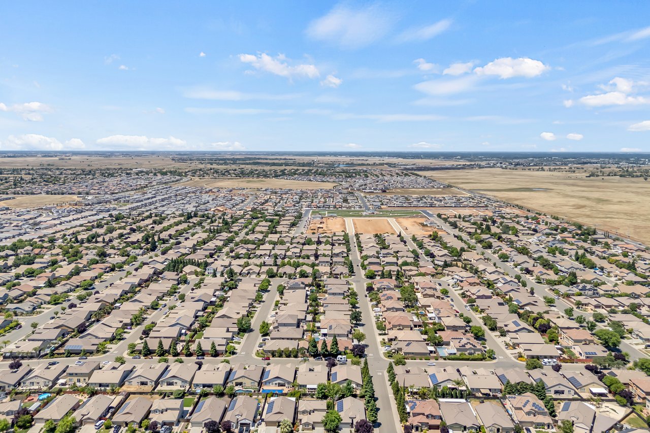 4040 Borderlands Dr
