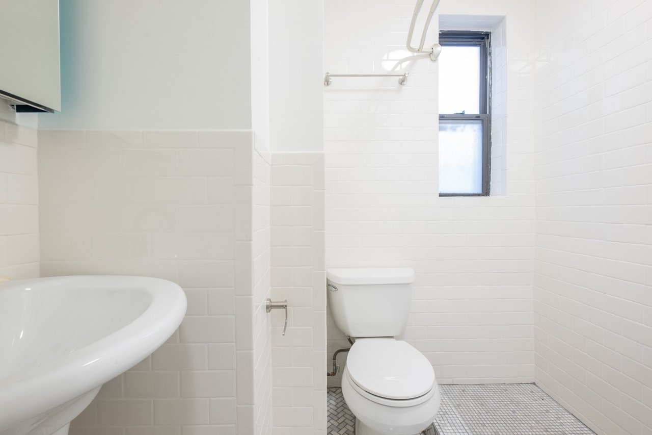 339 East 12th Street Unit: 21