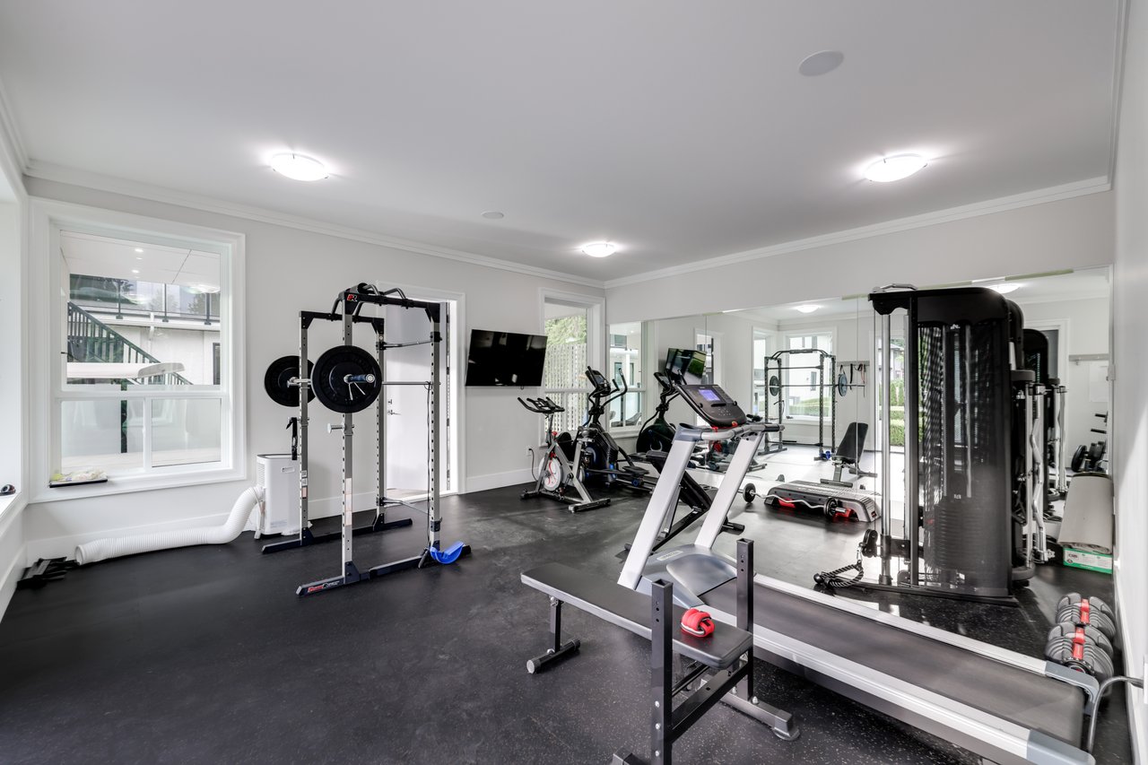 2.5 Acre Luxury Estate
