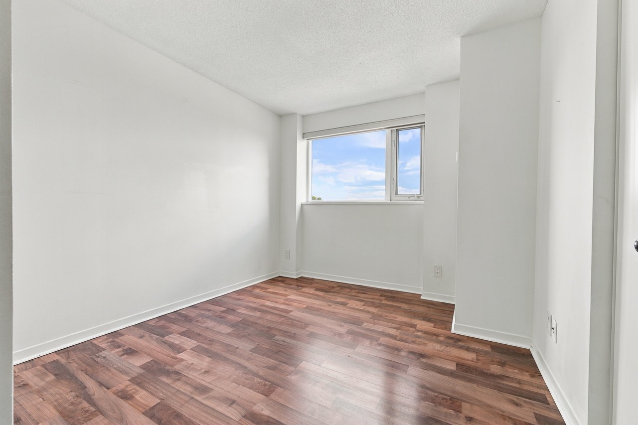 Immaculate 2 Bedroom Corner Unit