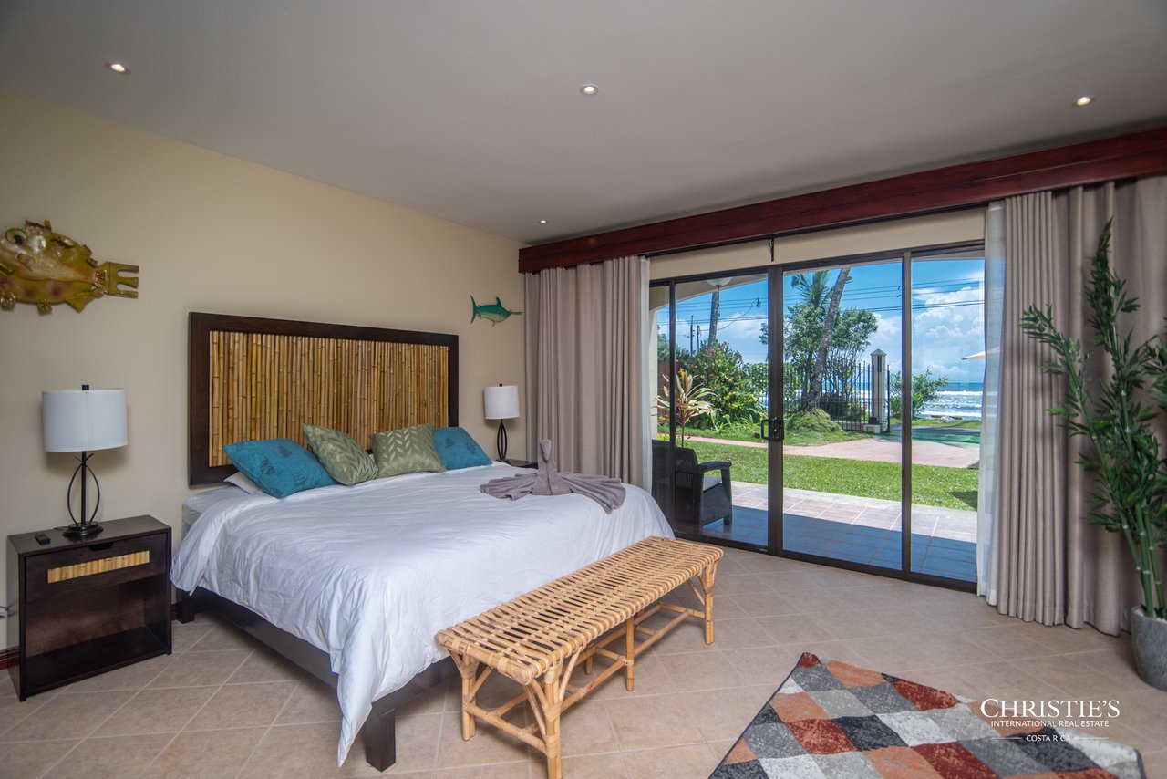   Exceptional Oceanfront Residence | South Beach, Jacó