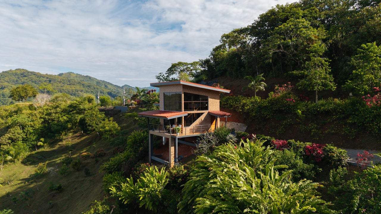 “NESTLED IN” LUXURY HOME AND GUEST HOUSE – A MOUNTAIN SANCTUARY – 3.4 ACRES