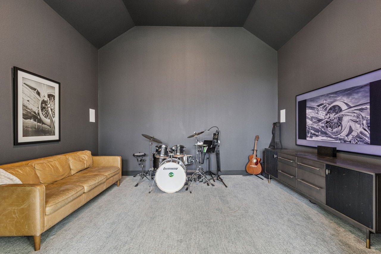 2424 Juniper Ln