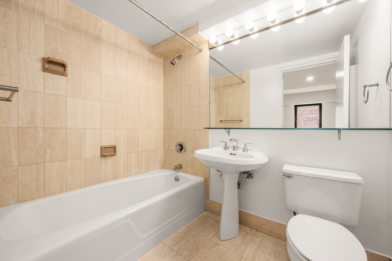 45 West 67th Street, 8H